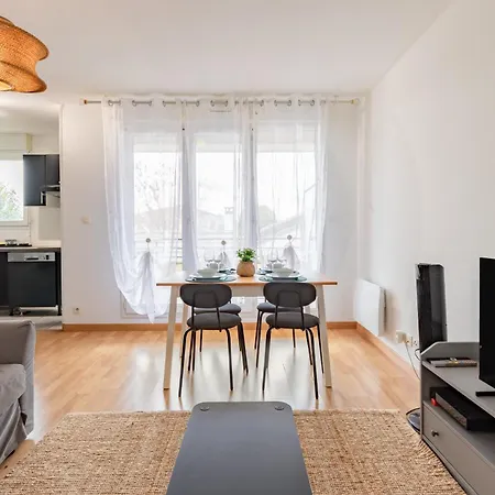 Charming T2 In Apartment *