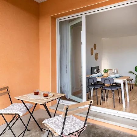 Charming T2 In Apartment