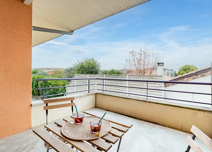 Charming T2 In Frouzins