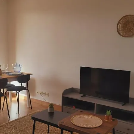 Charming T2 In Apartment *